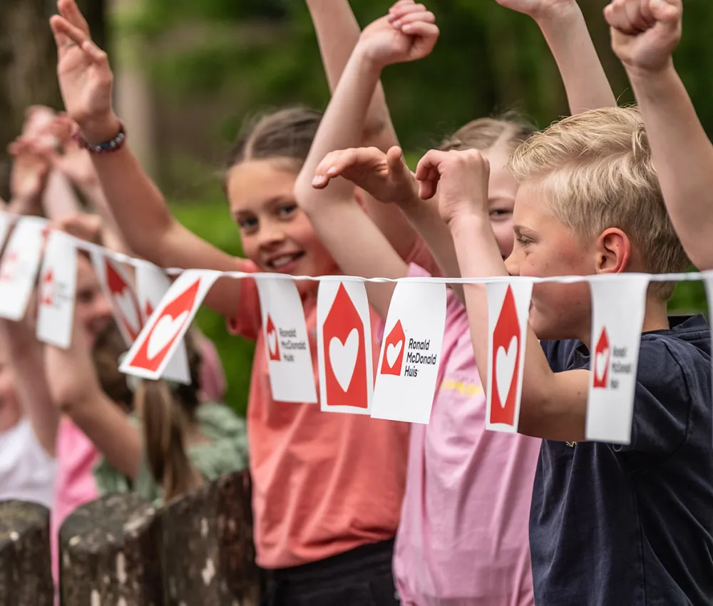 Juichende kinderen in actie