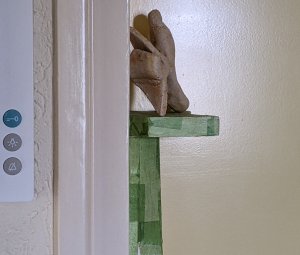 Tegen de Wand (hout keramiek) E 70*