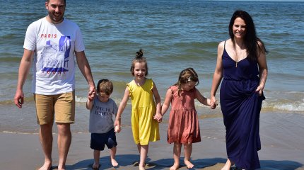 Mathis en z'n gezin op het strand